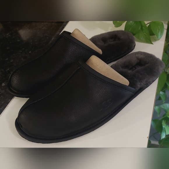 UGG Men's Black Leather Slip-Ons - Picture 1 of 8